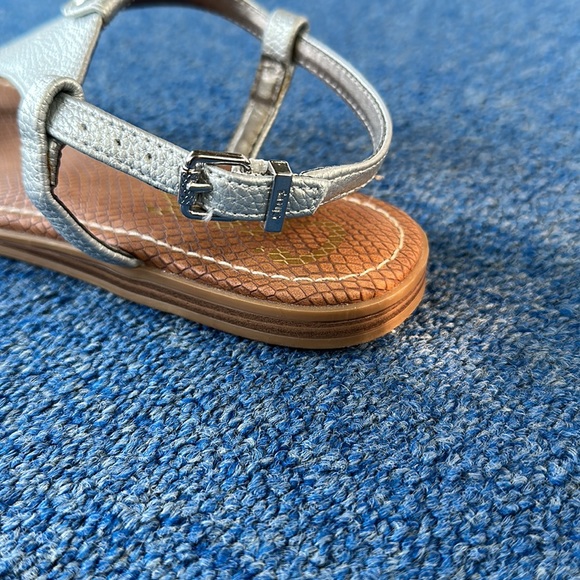 Circus by Sam Edelman Carolina Silver Metallic Thong Sandals Sz 6 - Picture 5 of 9